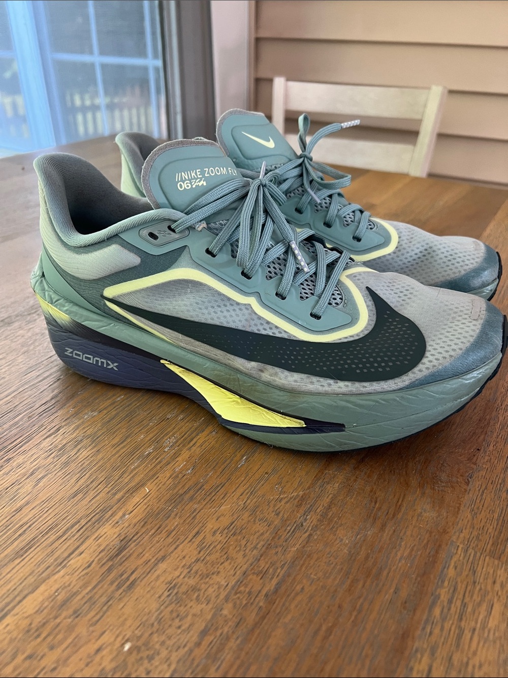 Nike Men’s Zoom Fly Sneakers in Light Green with Yellow Accents size 10.5 - Picture 1 of 8